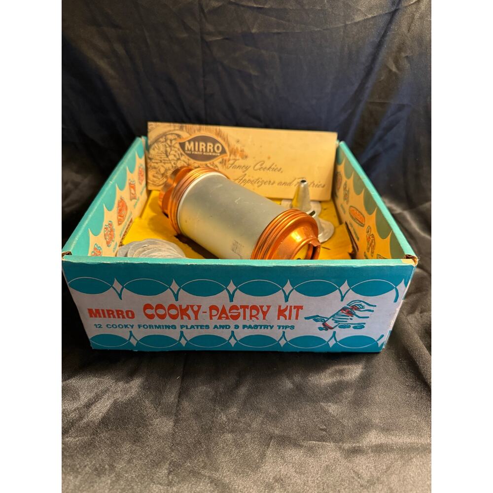 Vintage Mirro Cooky Pastry Kit Cookie Press 21 Plates & 2 Tips Recipe booklet